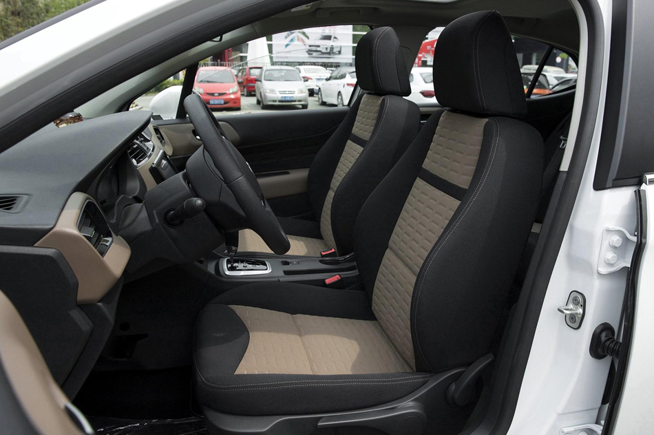 2019款 230THP 自动领先型 座椅空间