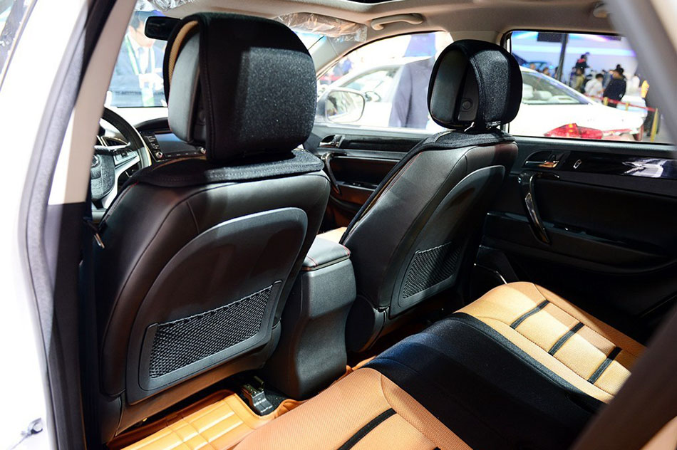 2014款 1.5T 自动基本型 座椅空间