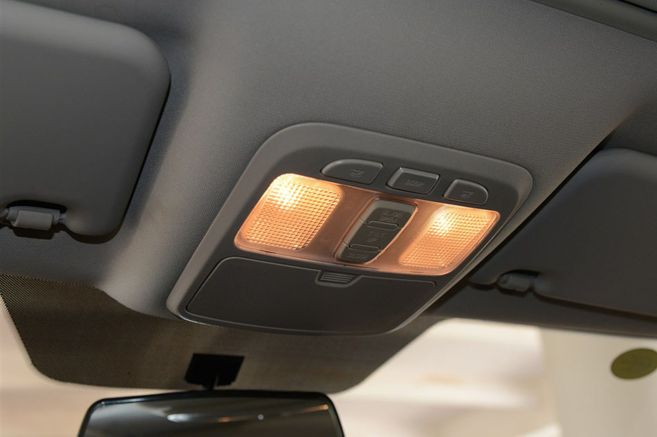 2014款 2.0T 自动创领版 座椅空间