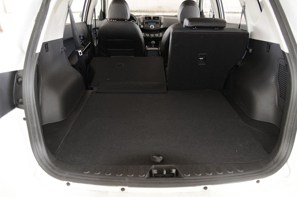 2014款 2.0T 自动创领版 座椅空间