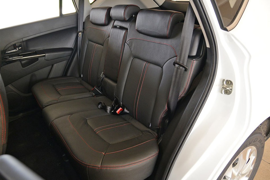 2014款 2.0T 自动创领版 座椅空间