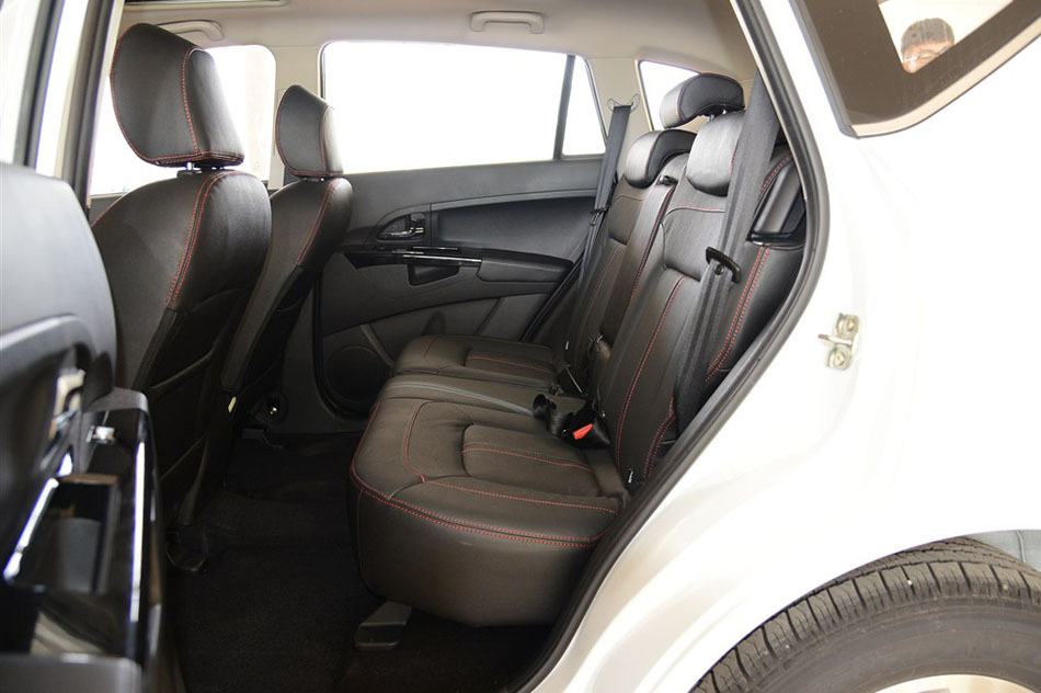 2014款 2.0T 自动创领版 座椅空间