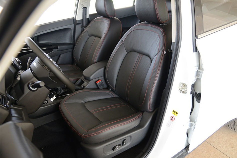 2014款 2.0T 自动创领版 座椅空间