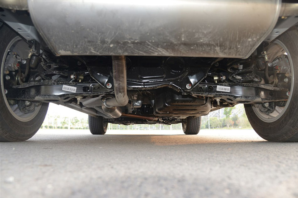 2014款 2.0T 自动创领版 引擎底盘