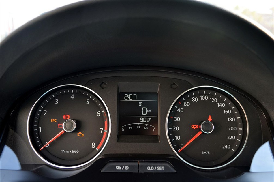 2013款 新桑塔纳 1.6L 手动豪华版