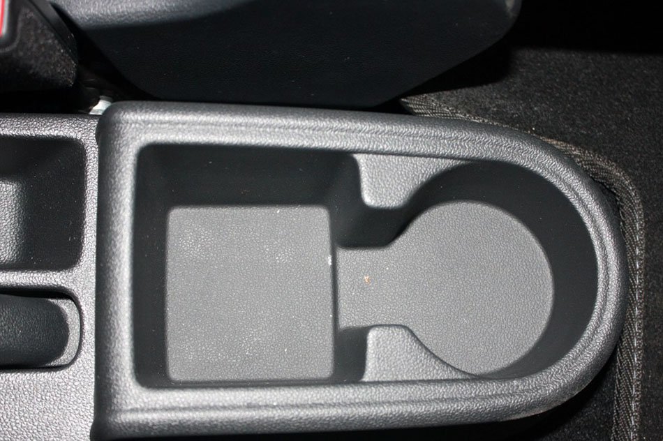 2015款 1.6L 自动风尚版 座椅空间