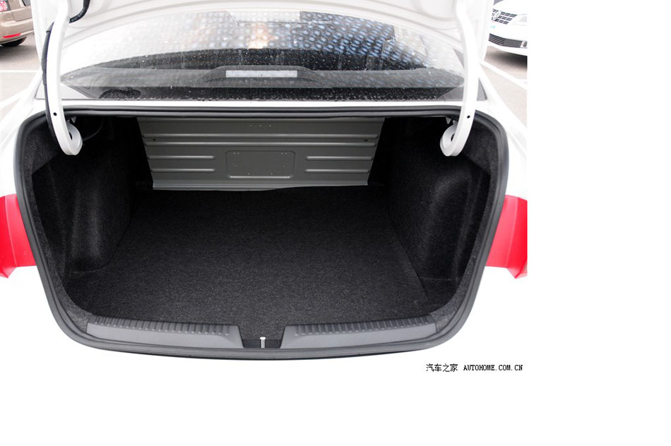 2015款 1.6L 自动风尚版 座椅空间