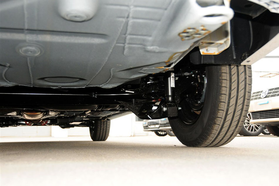 2015款 1.6L 自动风尚版 引擎底盘