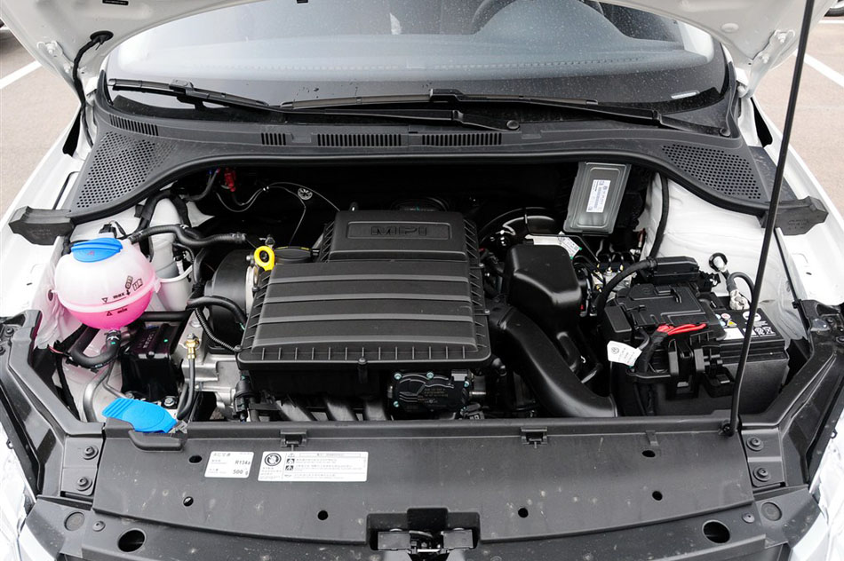 2015款 1.6L 自动风尚版 引擎底盘