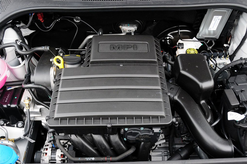 2015款 1.6L 自动风尚版 引擎底盘