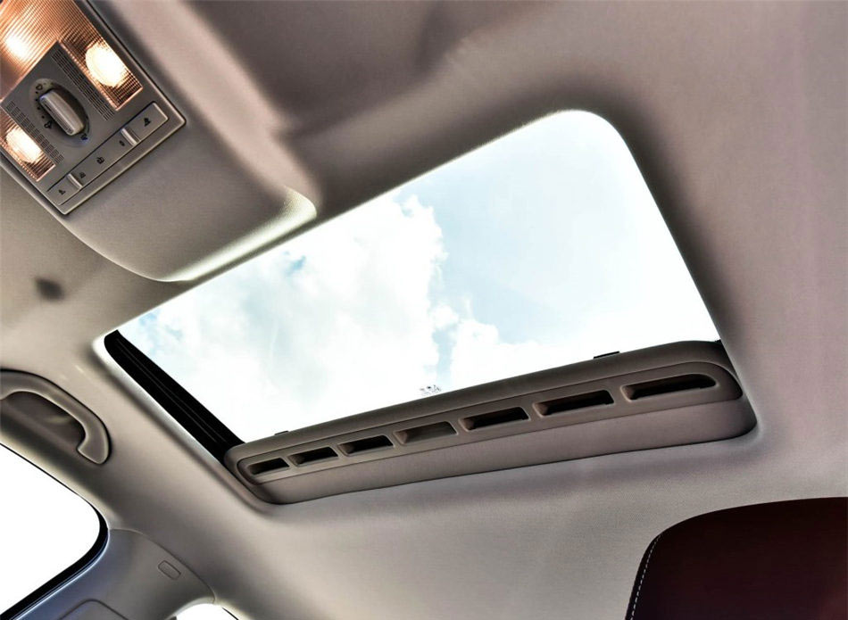 2016款 1.6L 自动豪华版 座椅空间