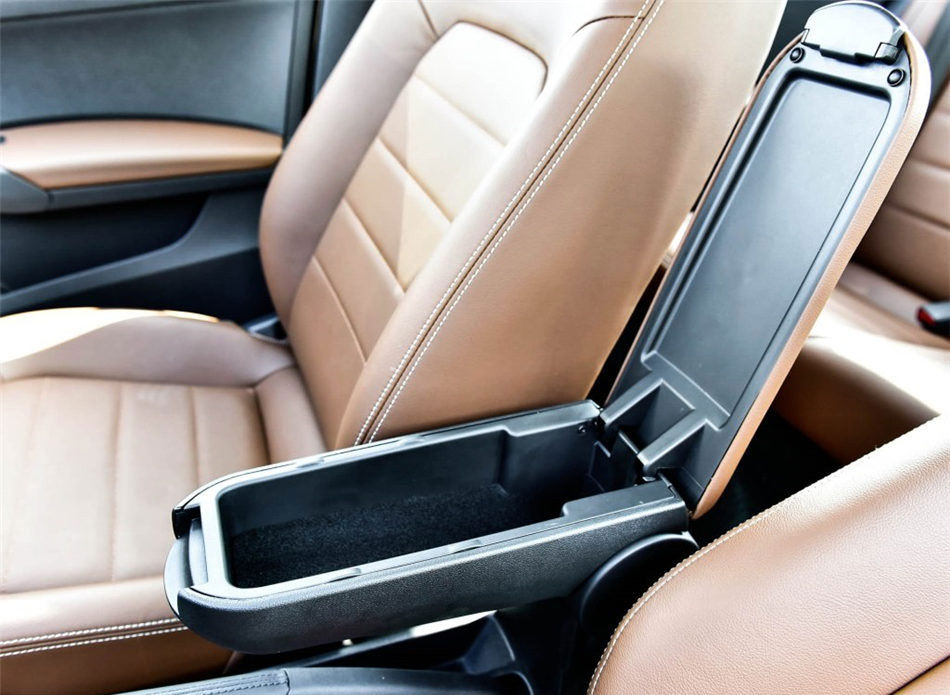 2016款 1.6L 自动豪华版 座椅空间