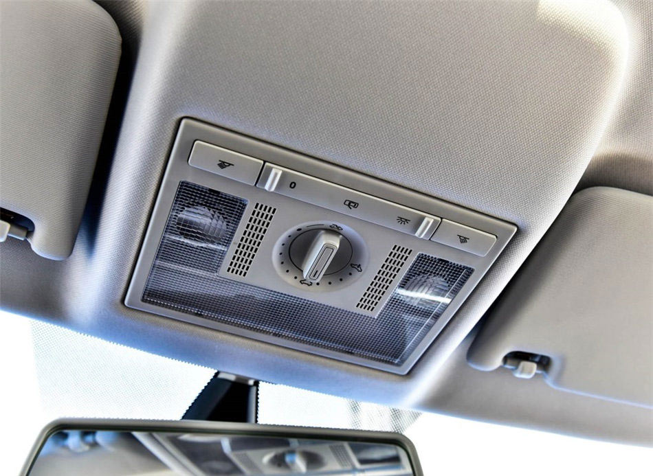 2016款 1.6L 自动豪华版 座椅空间