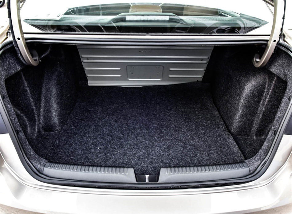 2016款 1.6L 自动豪华版 座椅空间