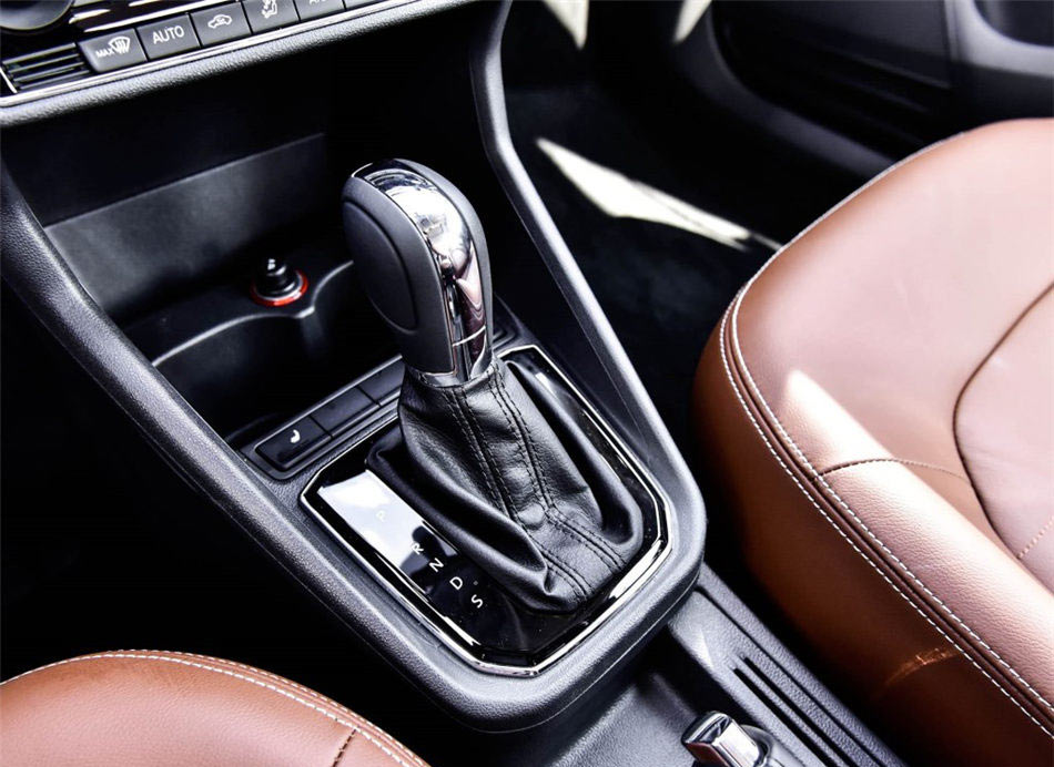 2016款 1.6L 自动豪华版 内饰功能