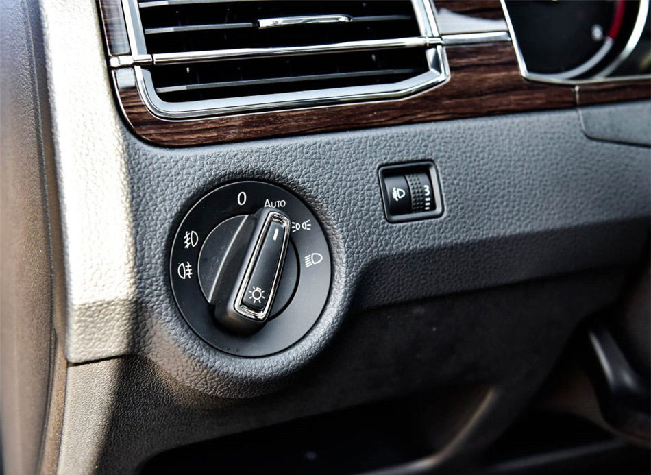 2016款 1.6L 自动豪华版 内饰功能