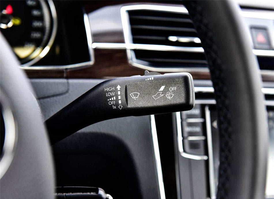 2016款 1.6L 自动豪华版 内饰功能