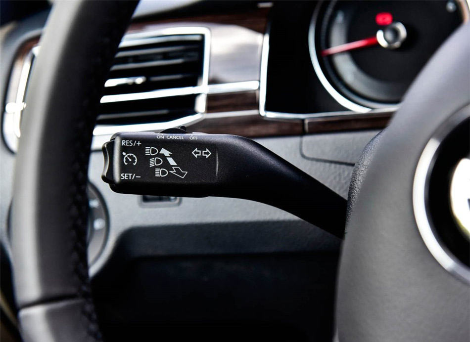 2016款 1.6L 自动豪华版 内饰功能