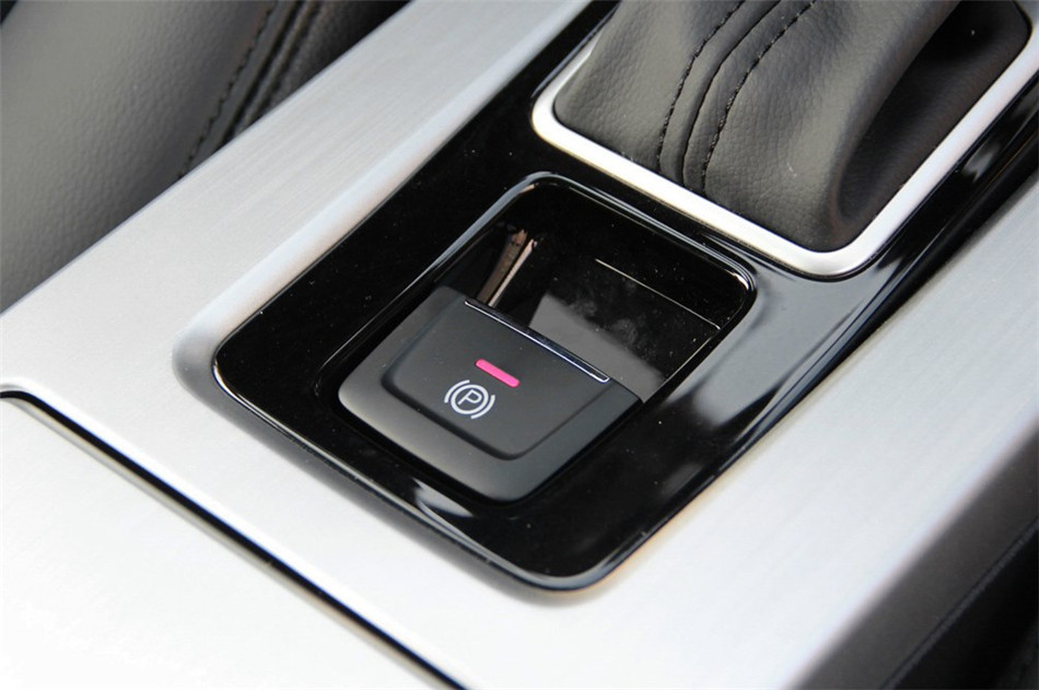 2014款 荣耀导航版1.8T自动豪华型 内饰