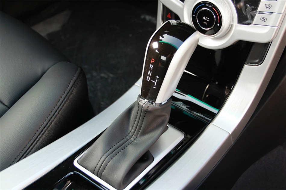 2014款 荣耀导航版1.8T自动豪华型 内饰