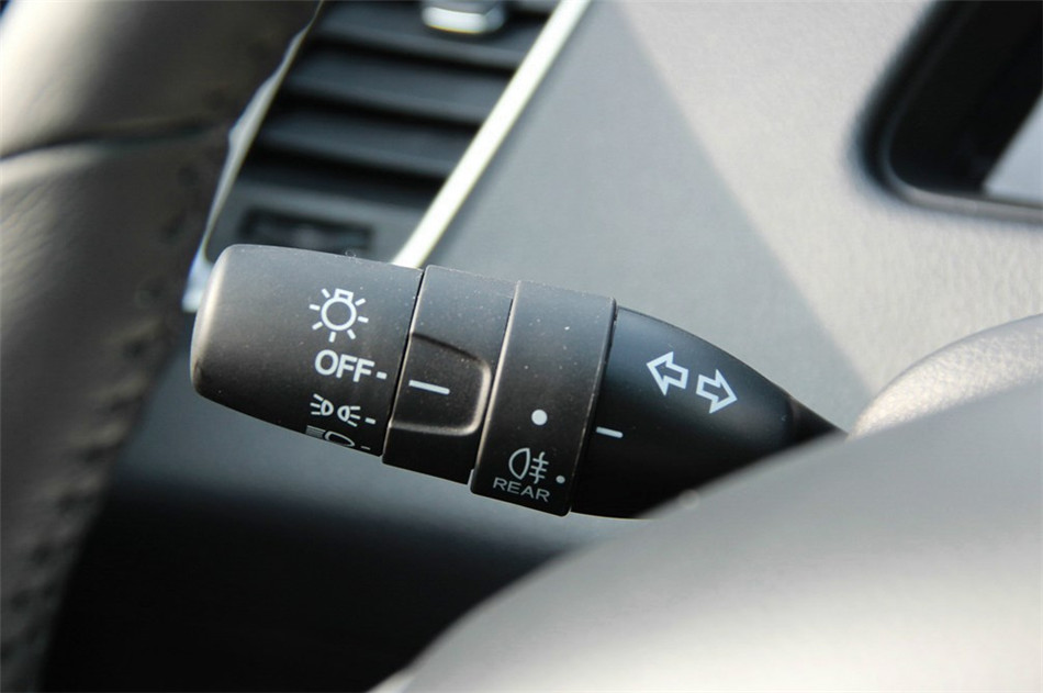 2014款 荣耀导航版1.8T自动豪华型 内饰