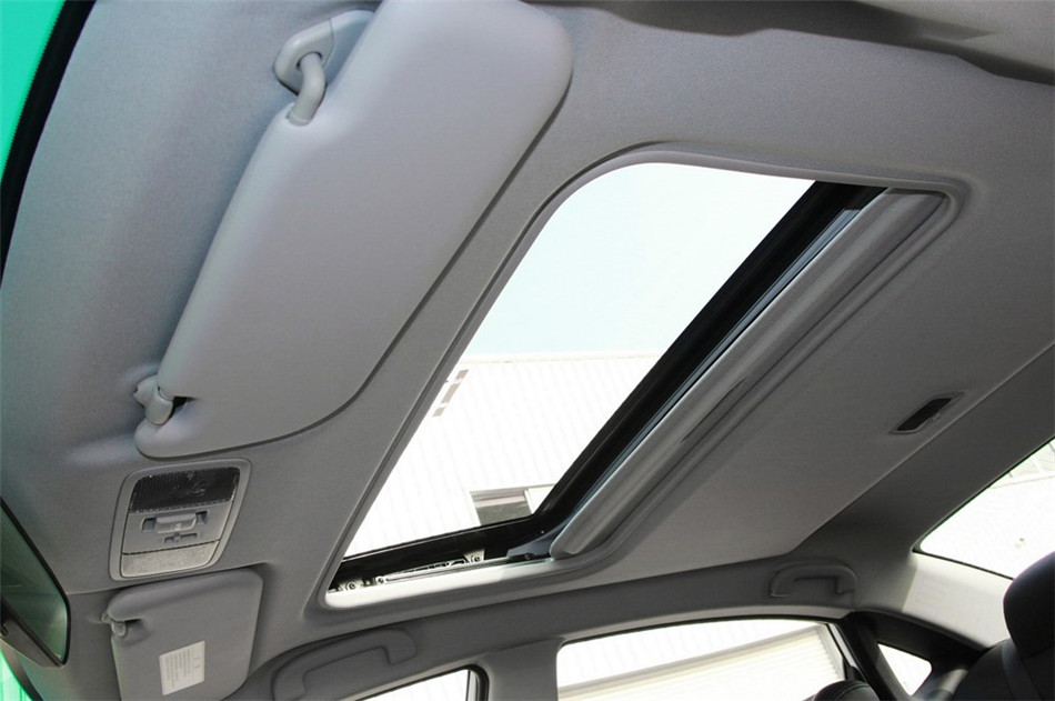 2014款 荣耀导航版1.8T自动豪华型 座椅空间