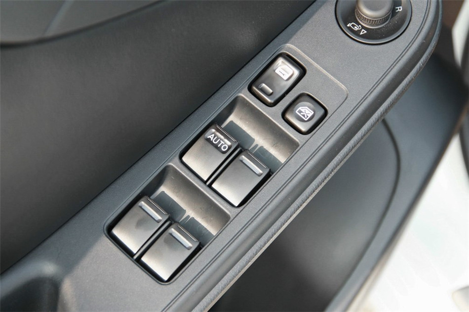 2014款 荣耀导航版1.8T自动豪华型 座椅空间