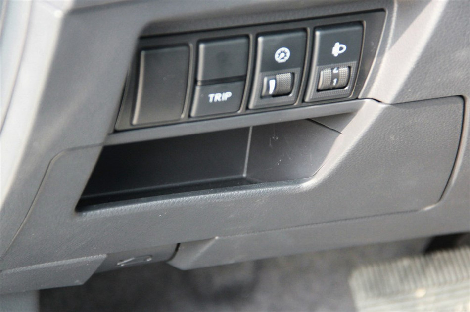 2014款 荣耀导航版1.8T自动豪华型 座椅空间