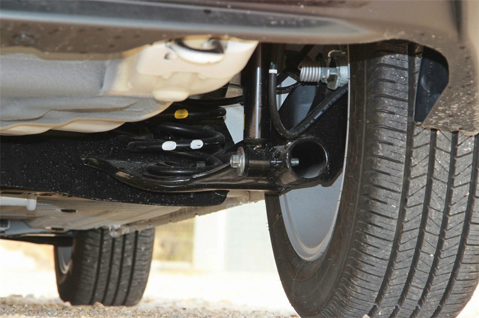 2014款 荣耀导航版1.8T自动豪华型 引擎底盘