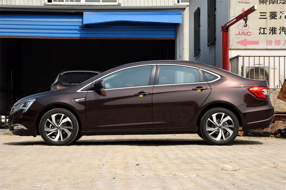 2015款 1.8T 自动旗舰型 外观