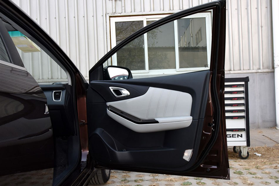 2015款 1.8T 自动旗舰型 座椅空间