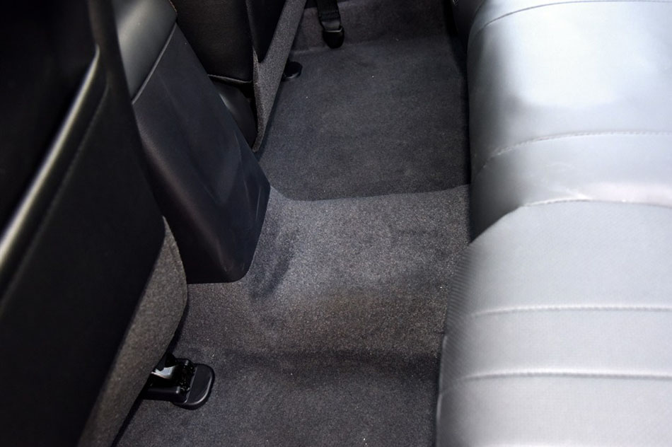 2015款 1.8T 自动旗舰型 座椅空间