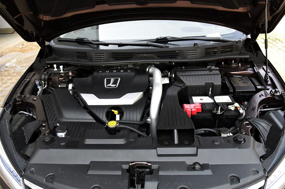 2015款 1.8T 自动旗舰型 引擎底盘