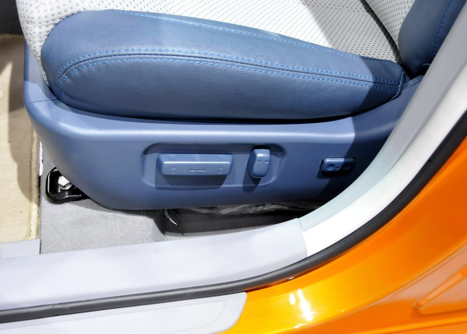 2012款 基本型 座椅空间