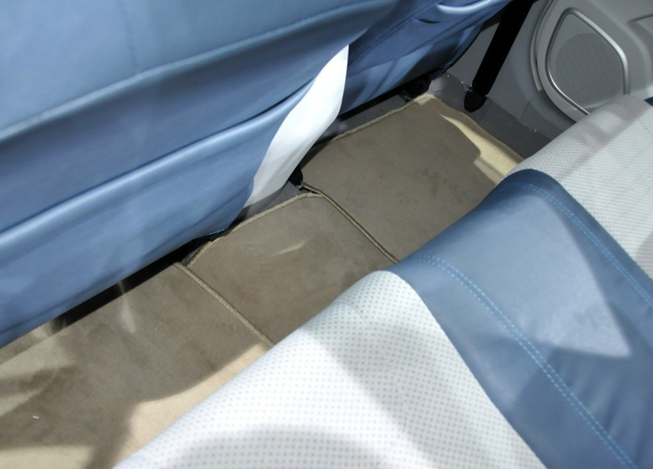 2012款 基本型 座椅空间