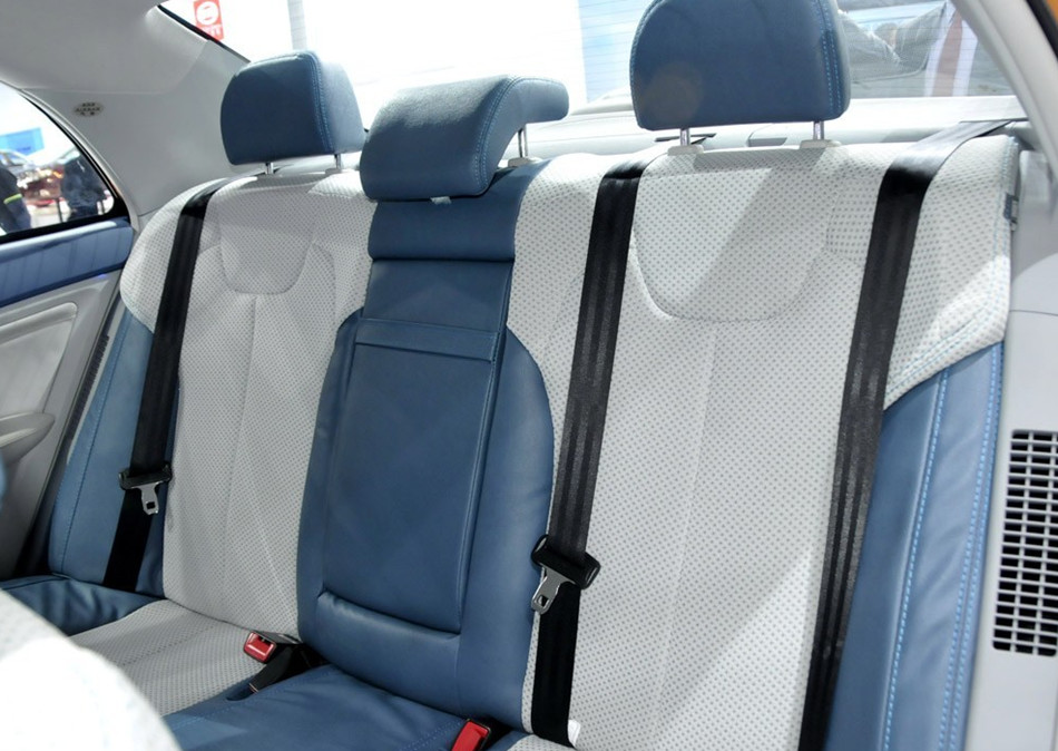2012款 基本型 座椅空间