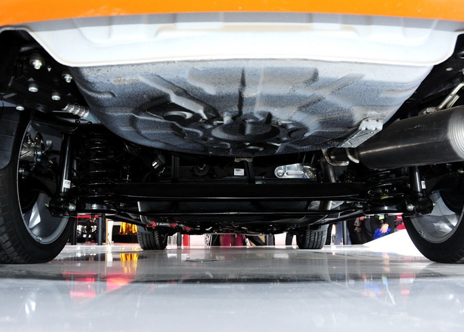 2012款 基本型 引擎底盘