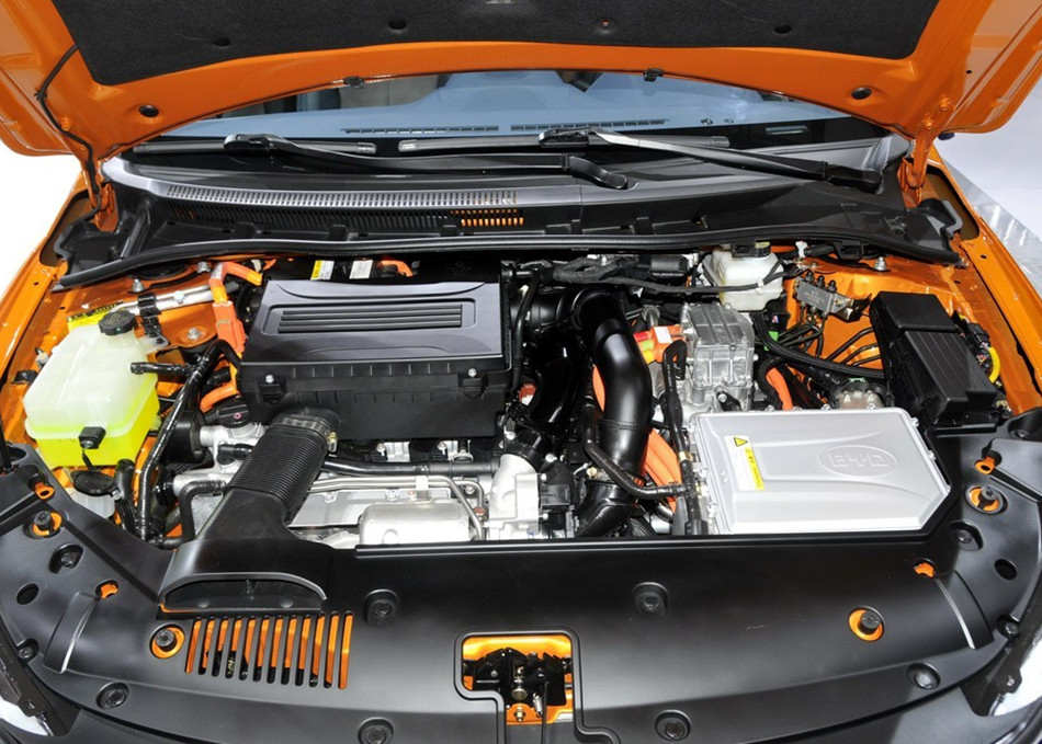 2012款 基本型 引擎底盘