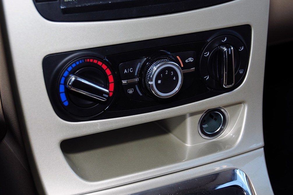 中华H320 2012款 1.5L AT 舒适型 