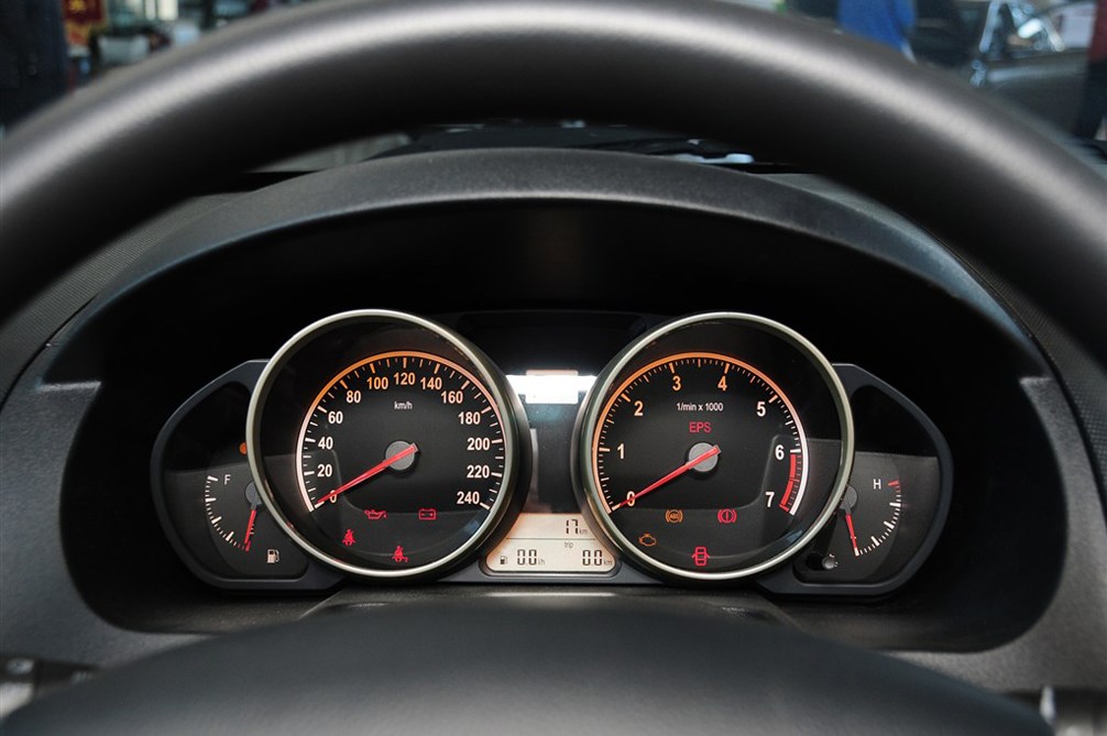 中华H320 2012款 1.5L AT 舒适型 