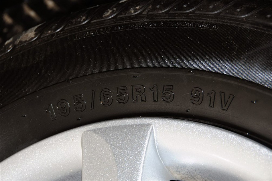 中华H320 2012款 1.5L AT 舒适型 