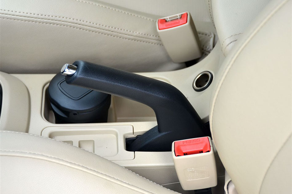 2013款奇瑞E3 1.5手动智尚版