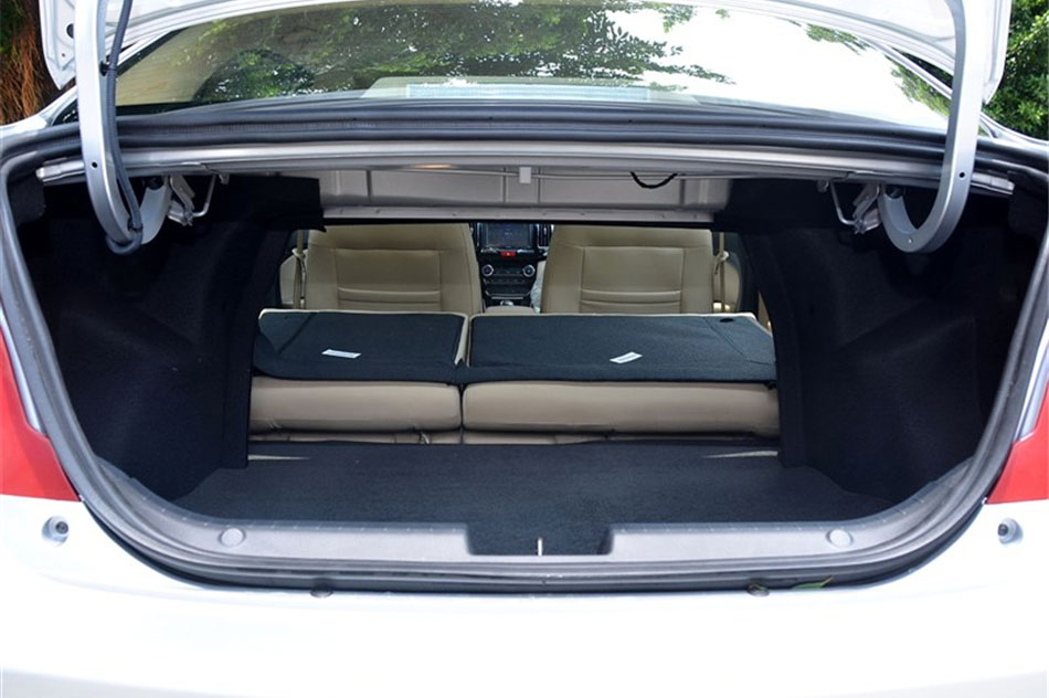 2013款奇瑞E3 1.5手动智尚版